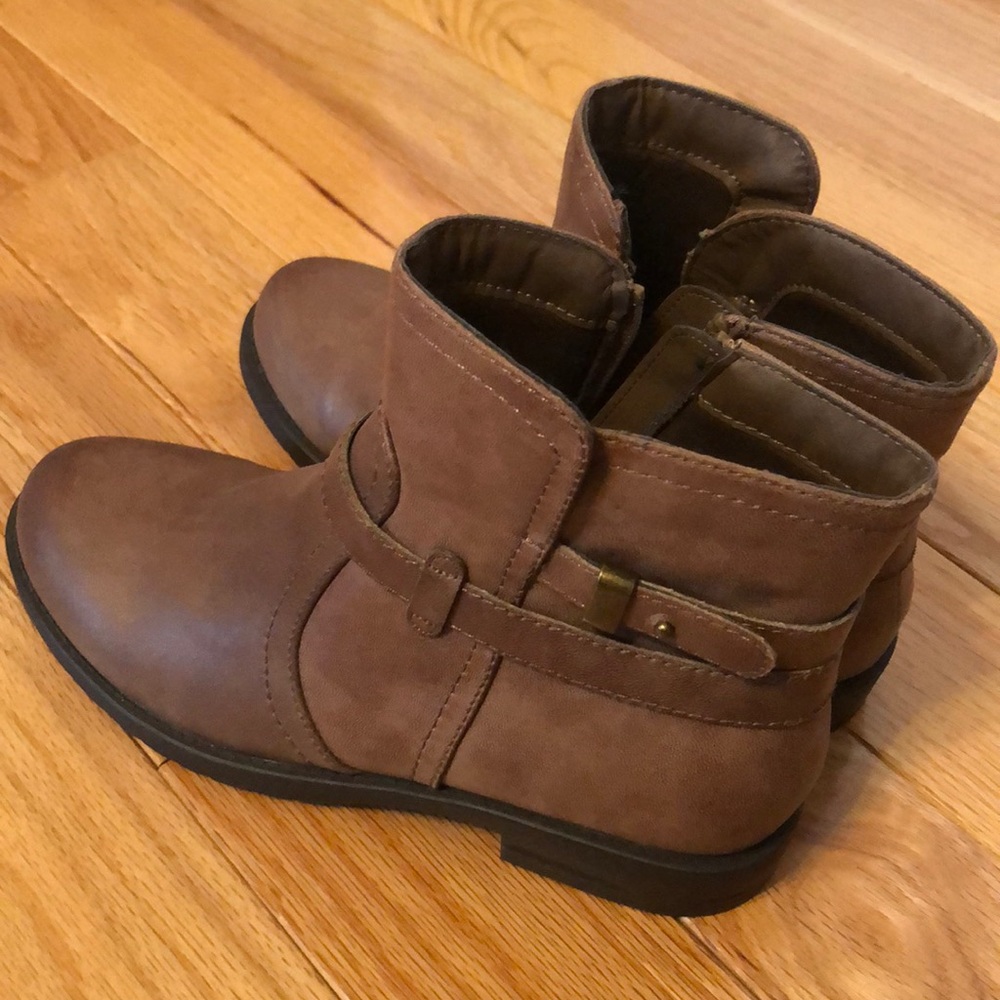 Adorable boots - Picture 4 of 10